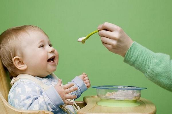 Trẻ nhỏ mấy tháng tuổi ăn được cháo hạt sen