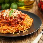 Cách làm mì Spaghetti bò băm sốt cà chua cực chuẩn vị Châu Âu