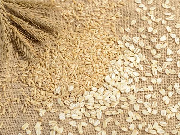 Nấu cháo gạo lứt với yến mạch để giảm cân