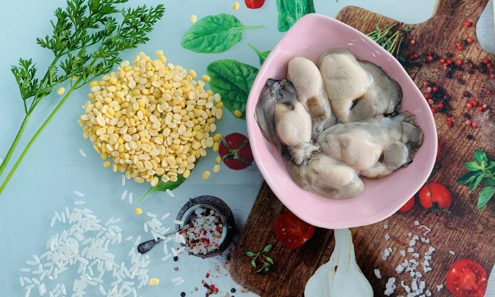 3 Phong cách nấu cháo hàu sữa nấm rơm, đậu xanh thơm ngon tại nhà