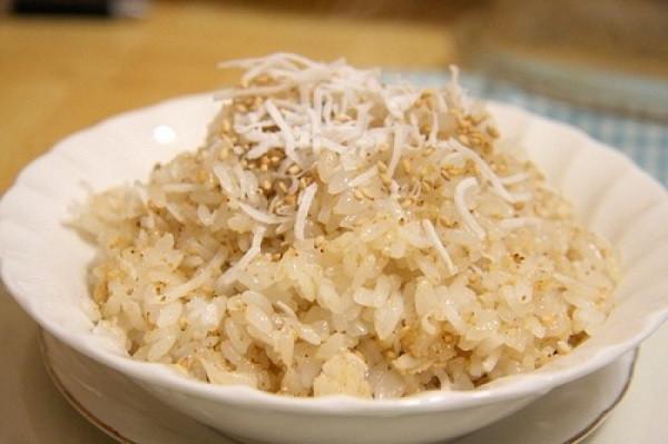 8 bước nấu xôi dừa Hà Nội bằng nồi cơm điện ngon miễn chê