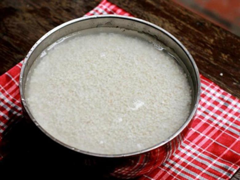 Cách nấu xôi trắng bằng nồi cơm điện ngâm gạo trước