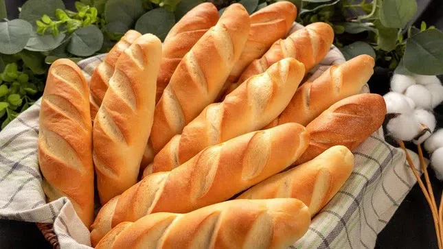 Bánh mì bao nhiêu calo? Ăn bánh mì có béo không?