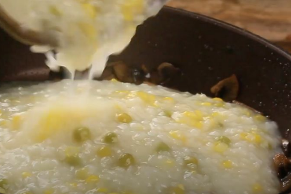 Cách nấu cháo bắp nấm mỡ thanh mát, dinh dưỡng cho gia đình