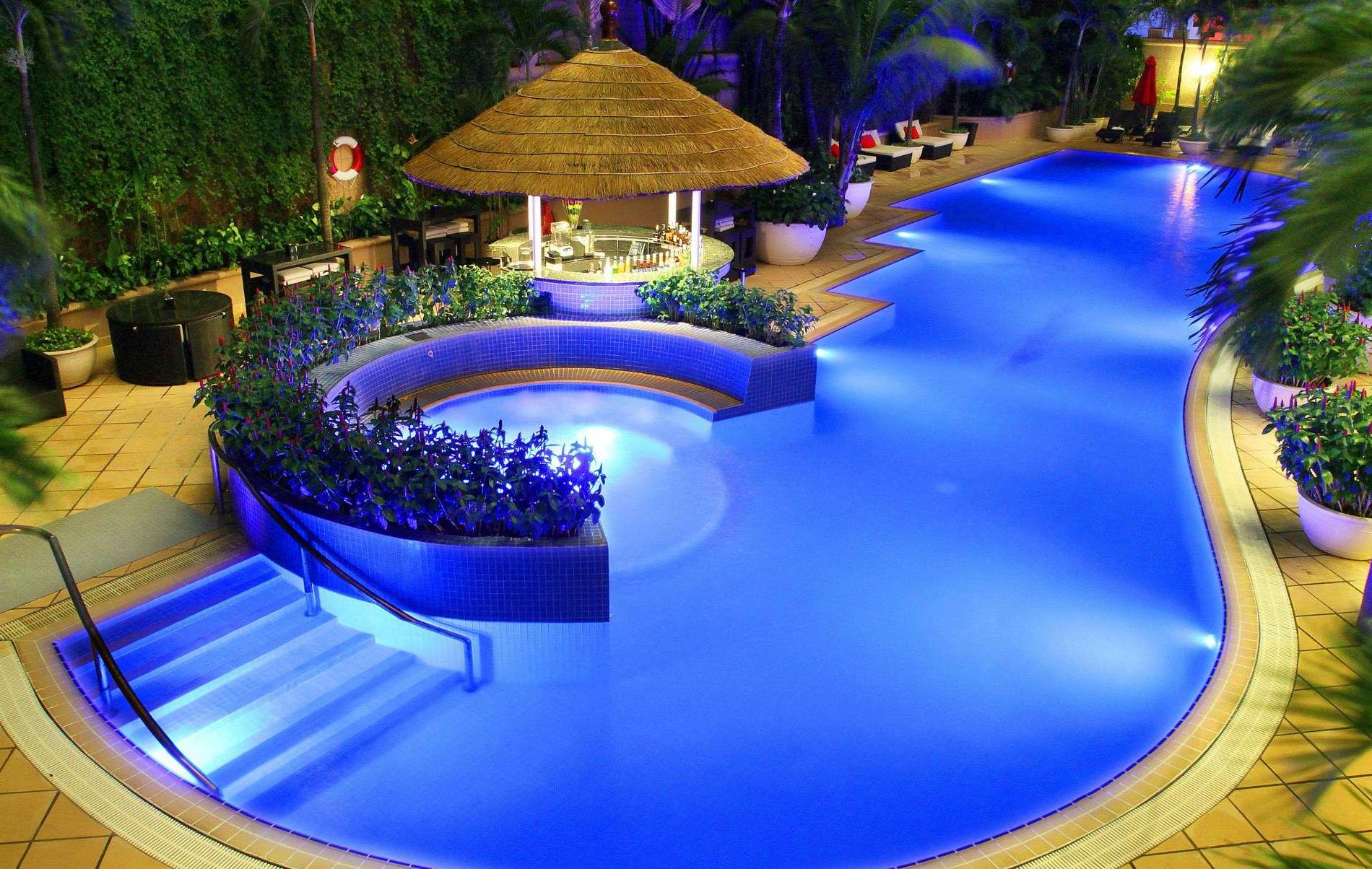 Caravelle Saigon - Khách sạn 5 sao Sài Gòn có hồ bơi đẹp