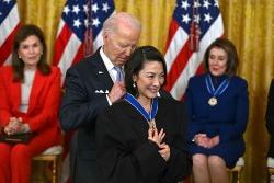 Dương Tử Quỳnh nhận Huân chương Tự do, Tổng thống Mỹ Joe Biden ngợi khen
