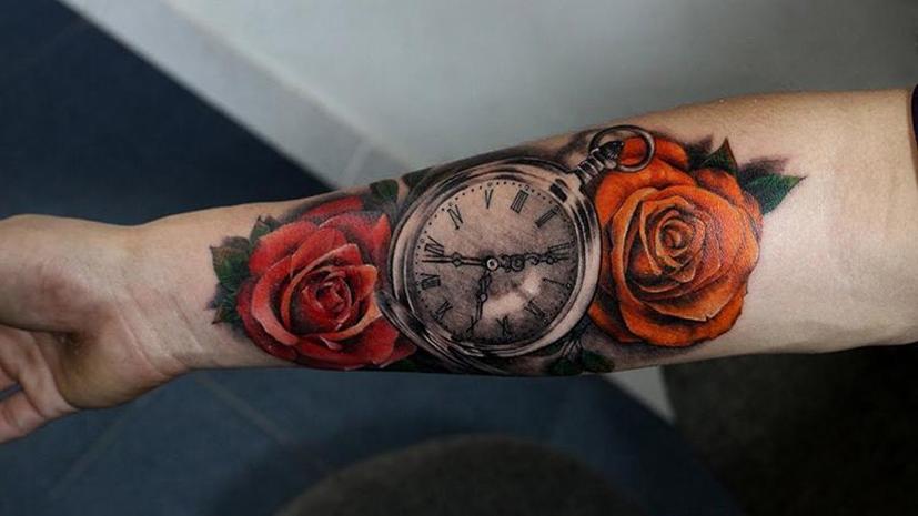 Ý nghĩa của hình xăm hoa hồng và đồng hồ